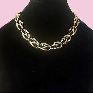 Vintage Piscitelli gold tone open work curved link necklace